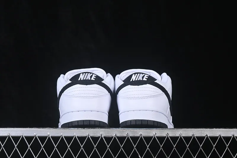 All Categories Nk SB Dunk Series Nk SB Dunk Low Low-top sneakers Foreign trade version Nike SB Dunk Low Classic white and black Full toe layer low-top casual sneakers HF3704-100
